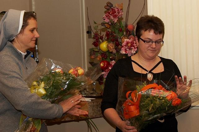 Zrodlo-5th-ann-265-2.jpg - Sister Anna Strycharz and Dorota Ziemnicki - group manager