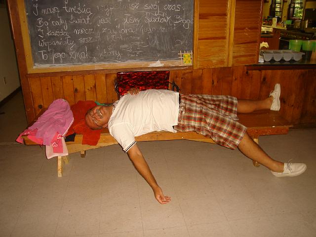 file0081.JPG - No can dance, no more, man........