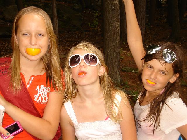 DSC04378.JPG - Orange and tomato smiles