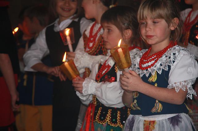 file0003.jpg - "A wczora z wieczora...." singing the song