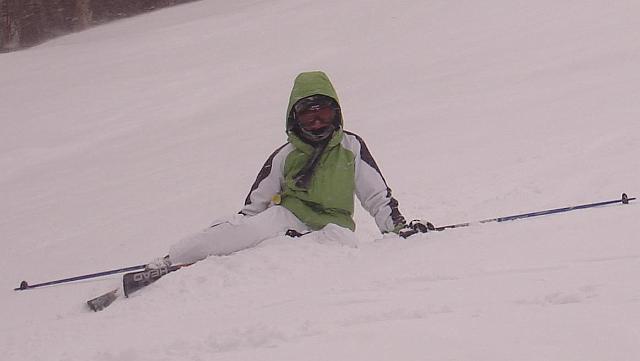 file0000.JPG - Pani Asia is checking the softness of the snow :)))))))